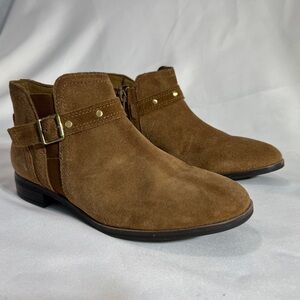 Clark’s Booties Ankle Boots Tan Suede Leather Streetwear Career Women’s Size 6.5